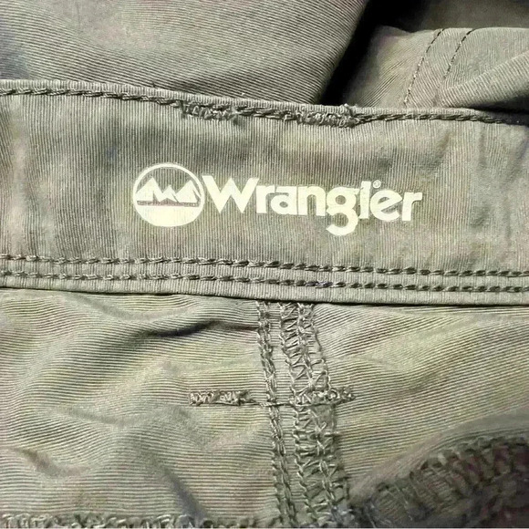 Men’s Wrangler Grey Cargo Shorts - Picture 3 of 4
